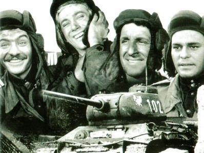 4 tankista i sobaka